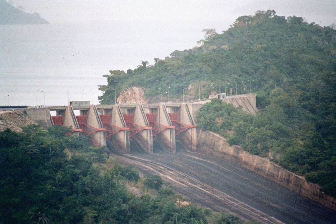 Picture of Akosombo Dam, view fom Volta Hotel - 1